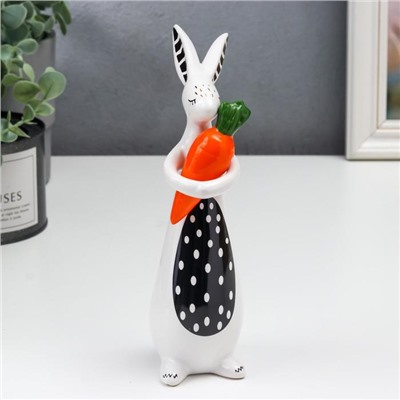 Сувенир керамика "Зайка с морковкой" бело-чёрный 22,2х5,5х7 см