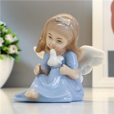 Сувенир керамика "Ангел-девочка в голубом платье с голубкой в руках" 8х9х9,5 см