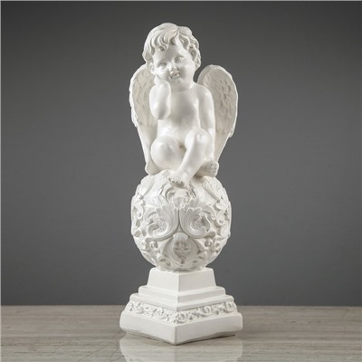 Статуэтка "Ангел на шаре", с узором, белая, 35 см