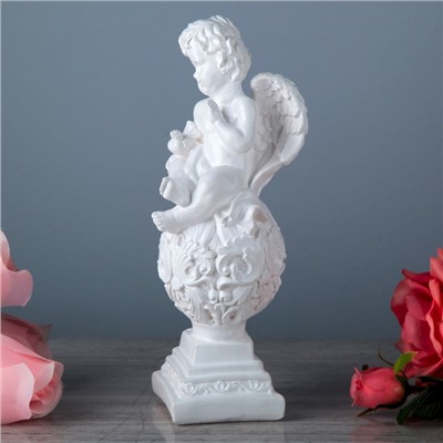 Статуэтка "Ангел на шаре с голубем", белый, 29 см