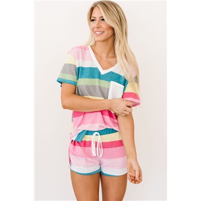 Разноцветный полосатый комплект для отдыха: футболка с нагрудным карманом + шорты
